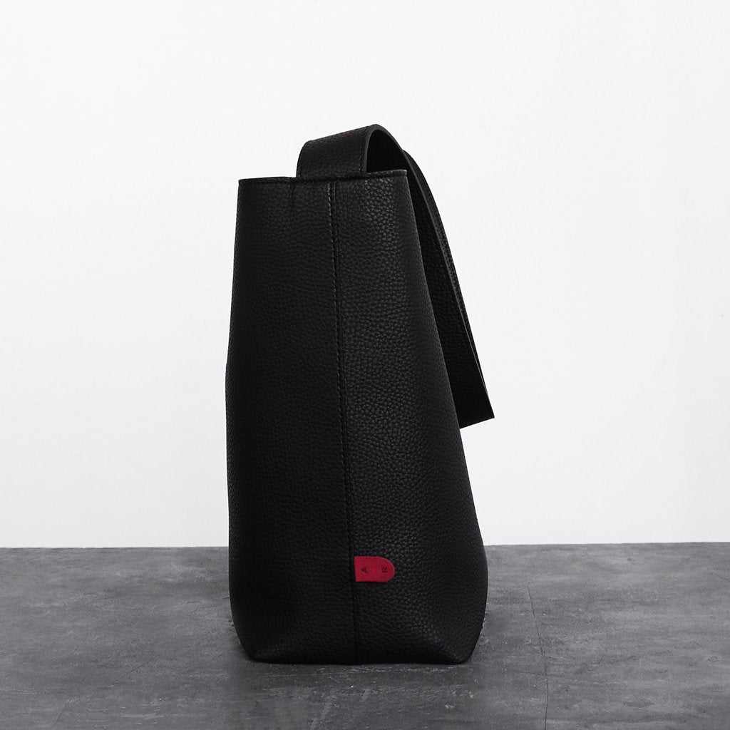Jane Shoulder Bag with Signet in Black