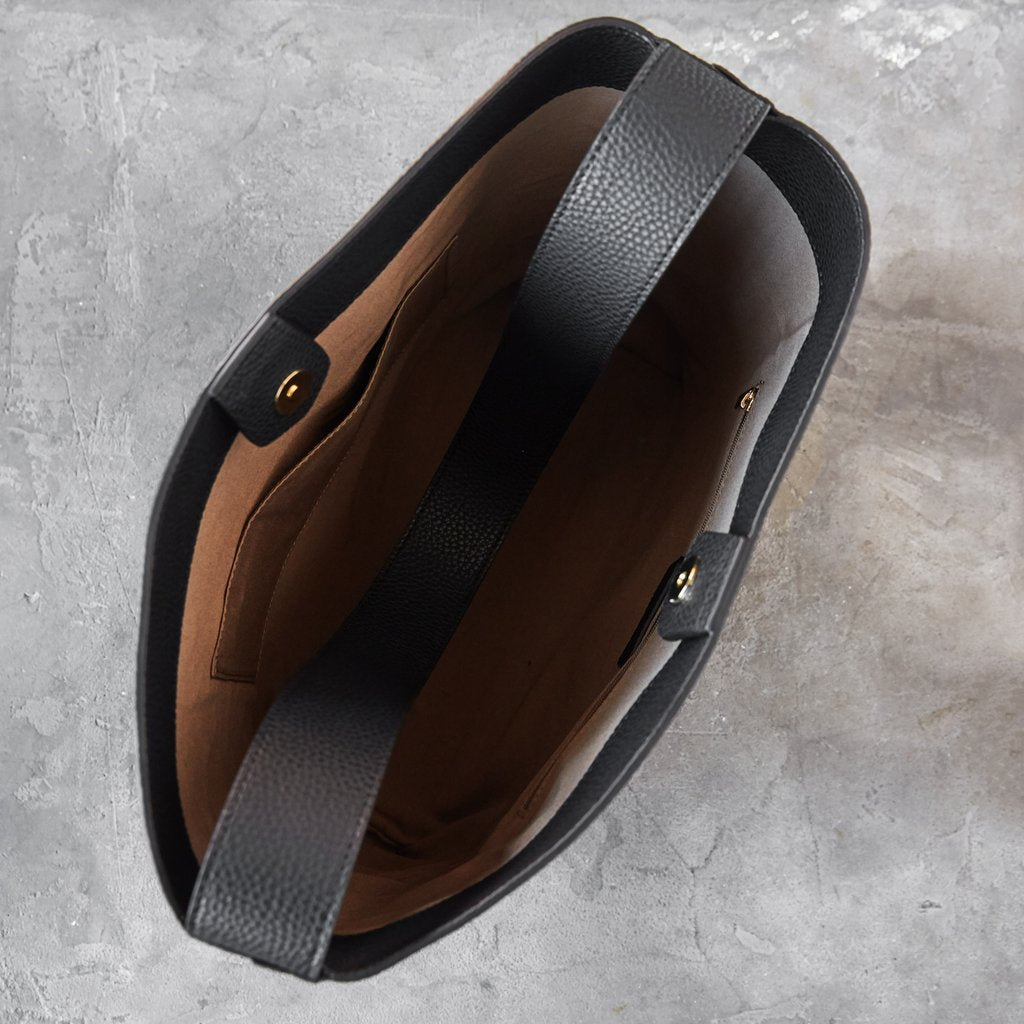 Jane Shoulder Bag with Signet in Black