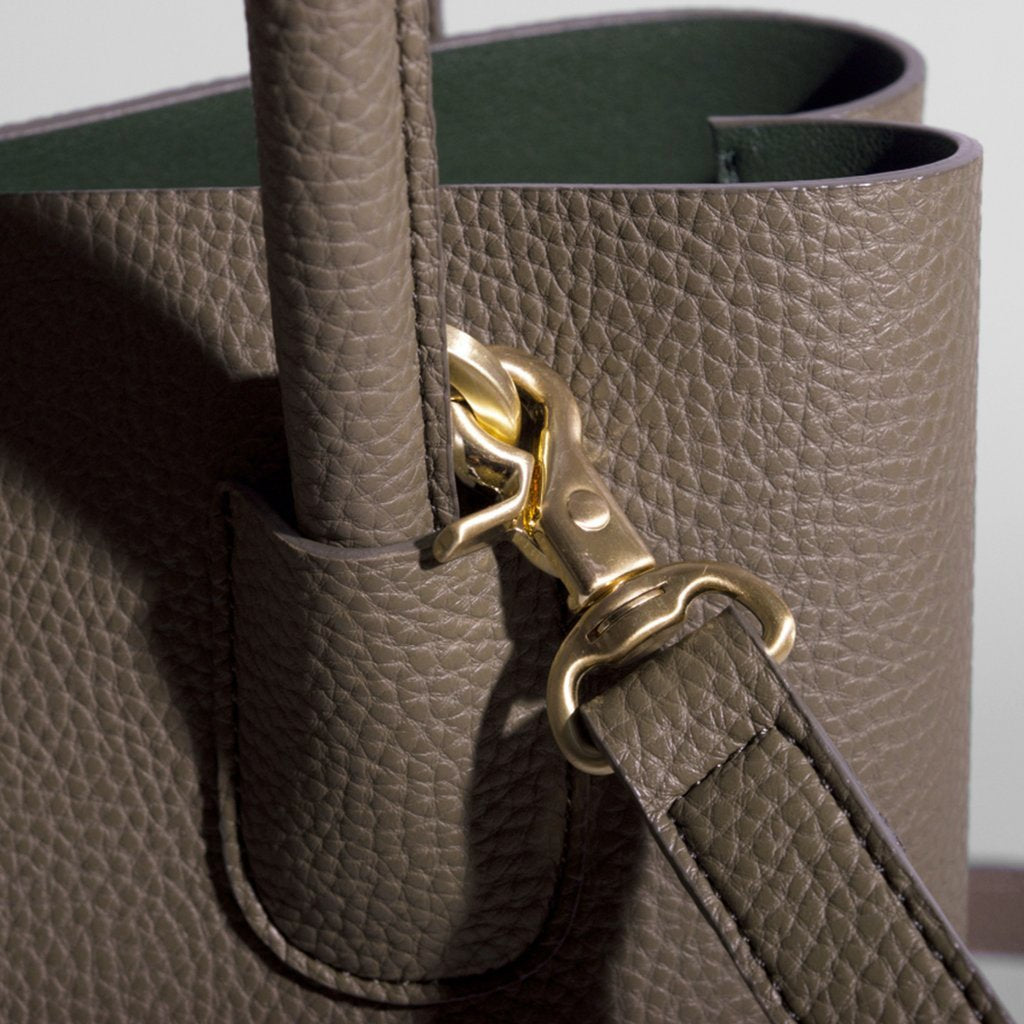Angela Roi Vegan Cher Tote in Ash Brown, hardware close up